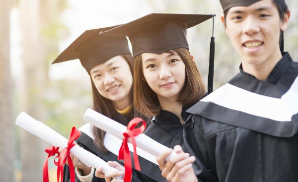 大学上几年毕业