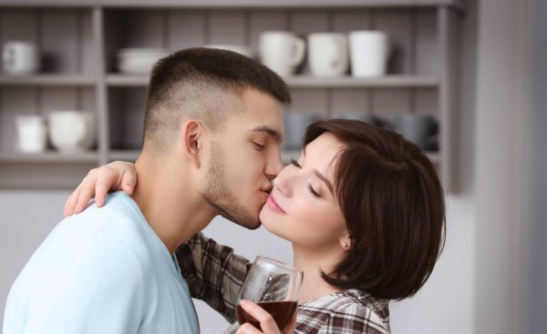 女孩主动要东西说明了什么