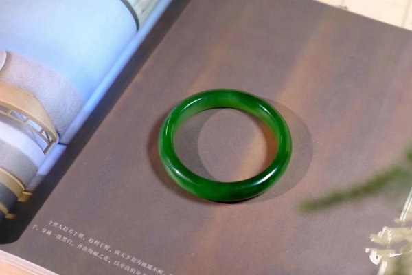 怎么鉴别玉镯好坏