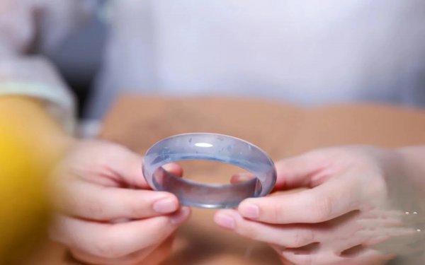 怎么鉴别玉镯好坏