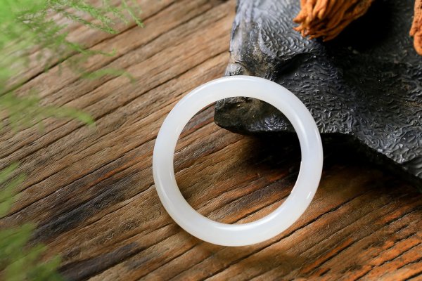 怎么鉴别玉镯好坏