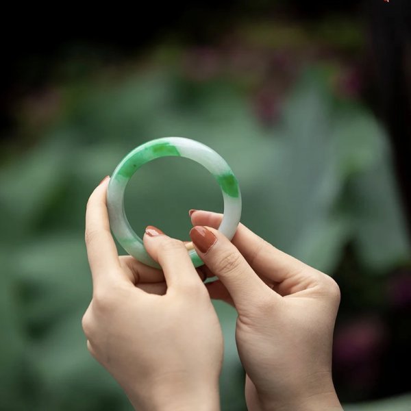 怎么鉴别玉镯好坏