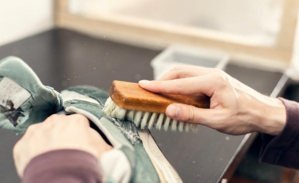 刷鞋子的正确方法
