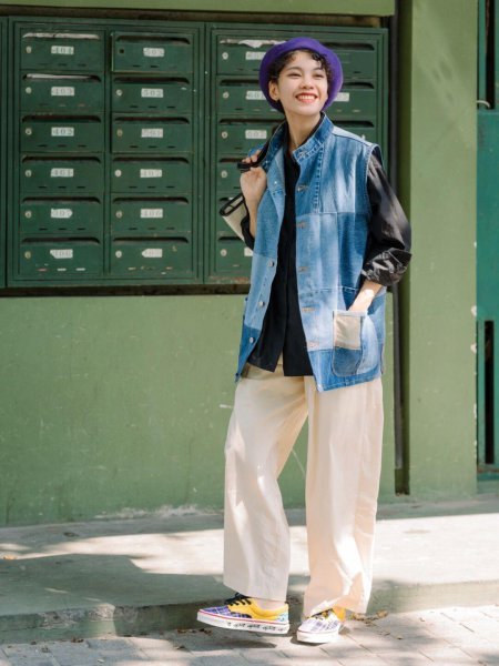 牛仔马甲怎么搭配衣服