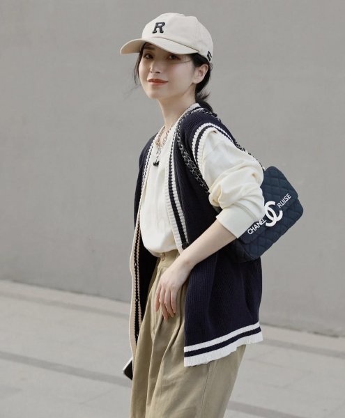 牛仔马甲怎么搭配衣服