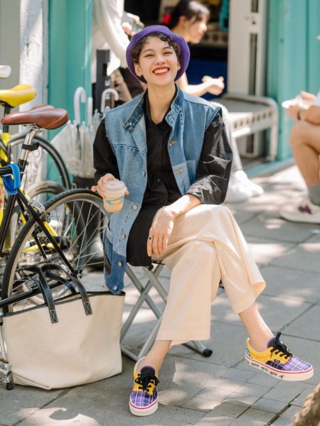 牛仔马甲怎么搭配衣服