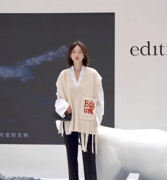 牛仔马甲怎么搭配衣服