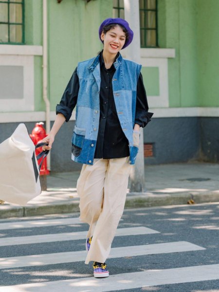 牛仔马甲怎么搭配衣服