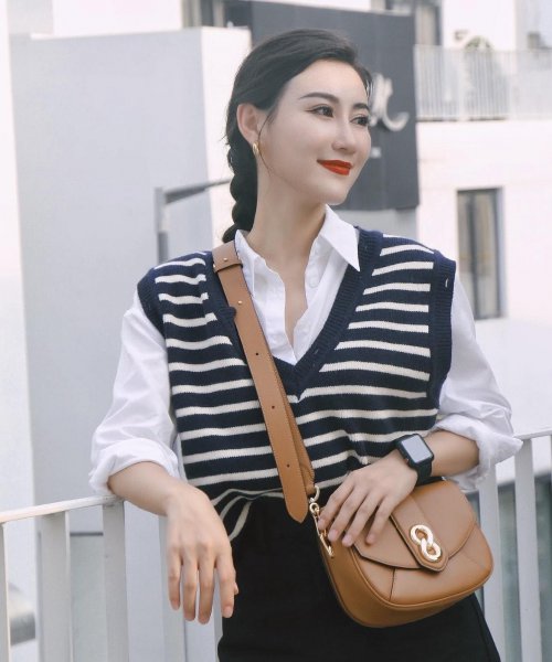 牛仔马甲怎么搭配衣服