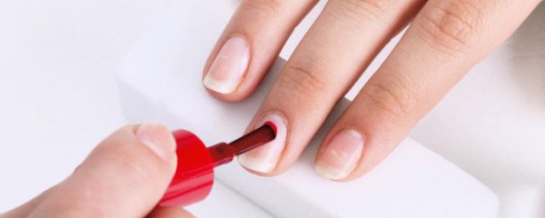 美甲亮粉怎么用