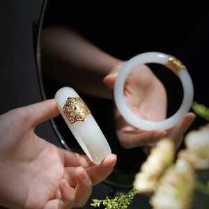 怎么鉴别玉镯好坏 怎么判断翡翠玉镯的好坏真假