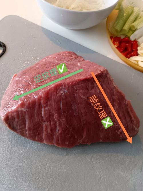 牛肉顺纹和逆纹图解（牛肉切法要点逆纹横切薄片涮快炒更嫩45度斜切增味）