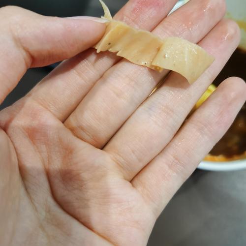 豆腐皮坏了闻起来是什么味（新鲜豆腐皮三看一闻法，辨别变质与储存要点）