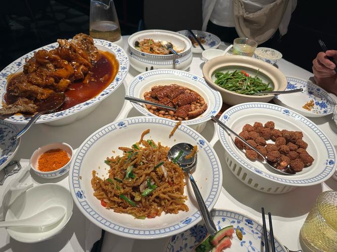 为什么山西菜上不了席面（晋菜以面食为魂，统一体系推动传播与产业化）