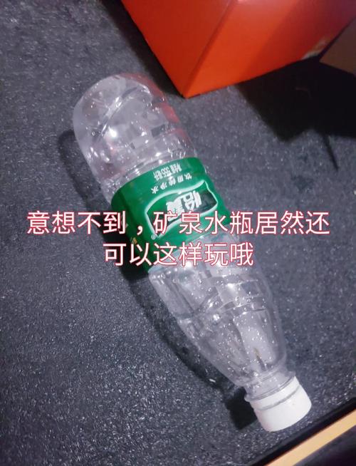 在瓶子里面养鱼盖上盖子能活吗（瓶中养鱼不可久养，宽敞鱼缸增氧换水更健康）