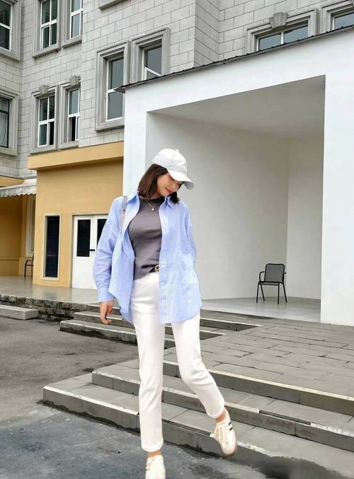 烟管裤最佳搭配t恤图片（烟管裤穿搭指南拉长腿型提升气质的日常搭配）