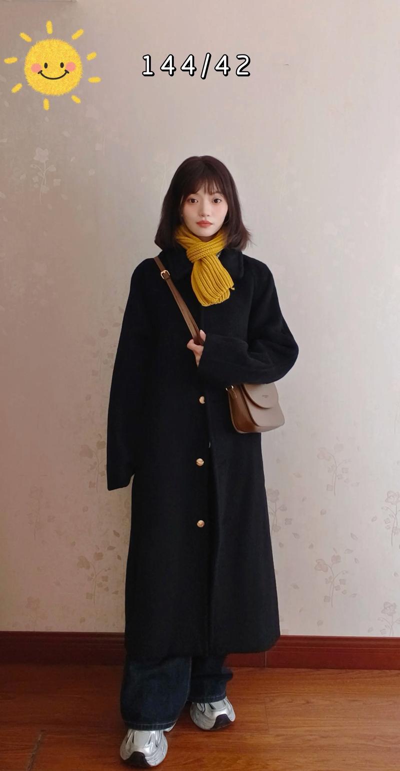 小个子黑色大衣搭配(小个子穿黑色大衣显高又有气质的搭配法) 小个子黑色大衣搭配(小个子穿黑色大衣显高又有气质的搭配法)