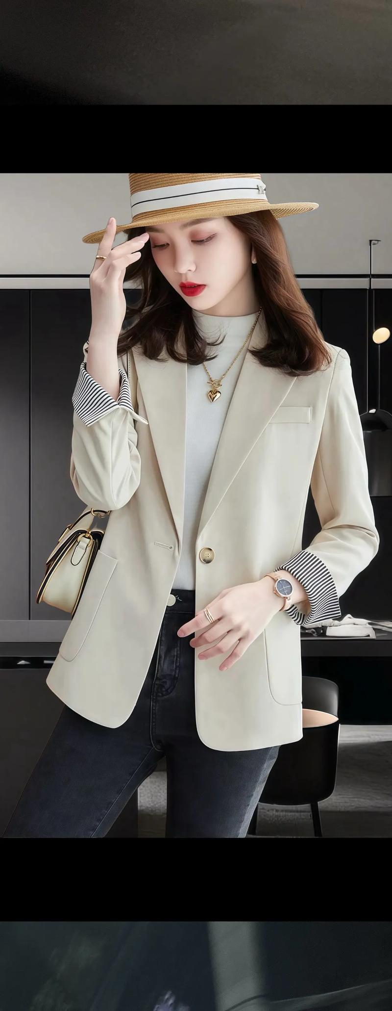 杏色西服配什么颜色的打底衫(杏色打底搭配要点同色叠穿拉长身形职场日常皆宜) 杏色西服配什么颜色的打底衫(杏色打底搭配要点同色叠穿拉长身形职场日常皆宜)