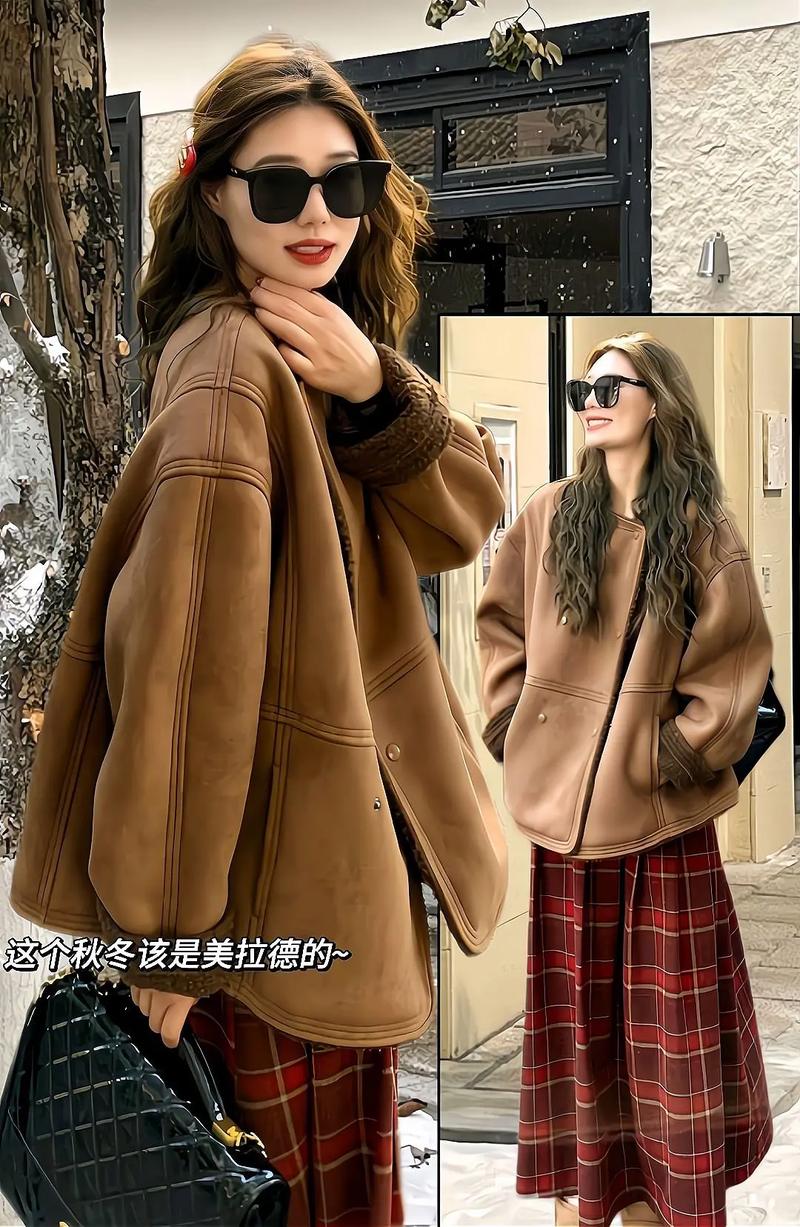 棕色短外套配什么颜色裤子（主辅色材质混搭亮色点缀）