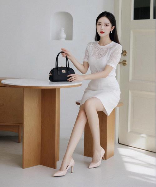 二十岁有气质的穿搭（面料身形与廓形）