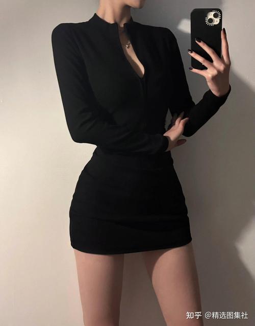 黑色包臀裙搭配上衣图片（黑色包臀裙日常到正式场合穿搭要点）