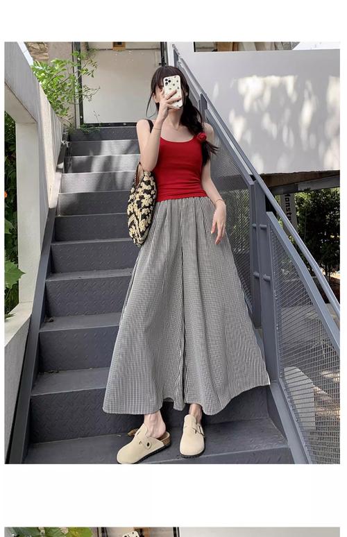 腰粗肚子大穿什么裙子适合（腰粗肚子大也能穿出腰线美 高腰A字裙穿搭要点）