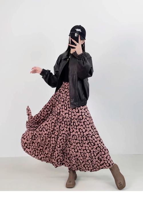 咖色碎花半裙配什么上衣（咖色碎花半裙穿搭指南）