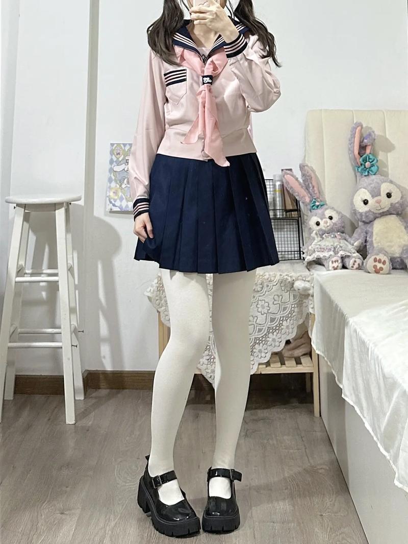 jk制服配彩色连裤袜（日常校园派对展现不同气质）