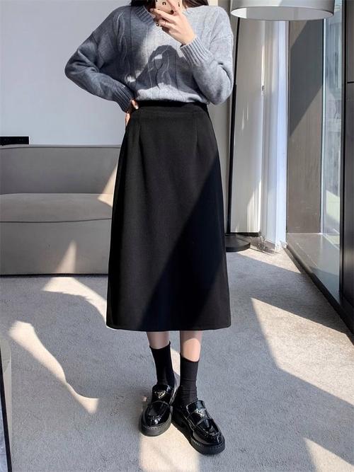 黑色包臀半身裙怎么搭配（显瘦三搭法与日常职场搭配指南）