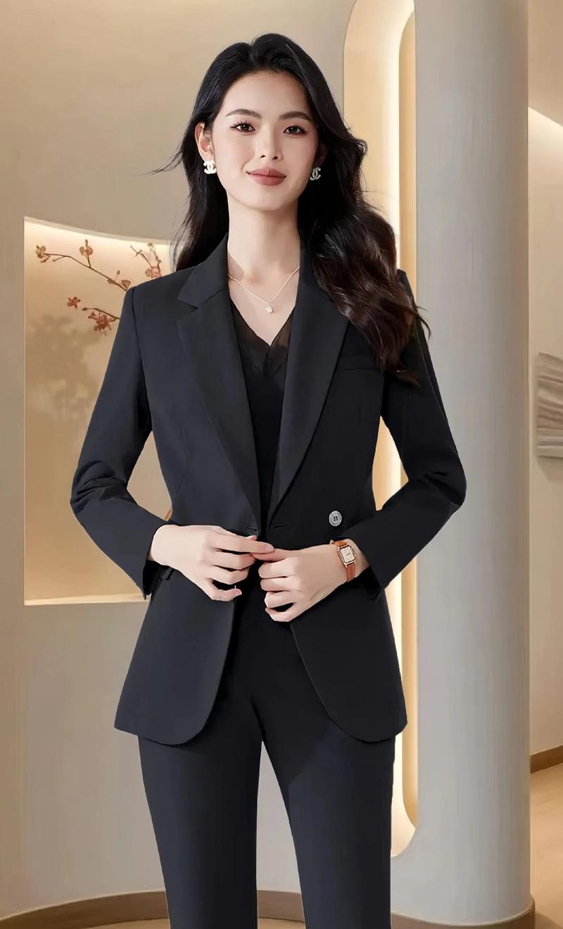 女黑色西装搭配什么裤子好看图片(黑色西装搭配全攻略场景裤型鞋子一网打尽) 女黑色西装搭配什么裤子好看图片(黑色西装搭配全攻略场景裤型鞋子一网打尽)