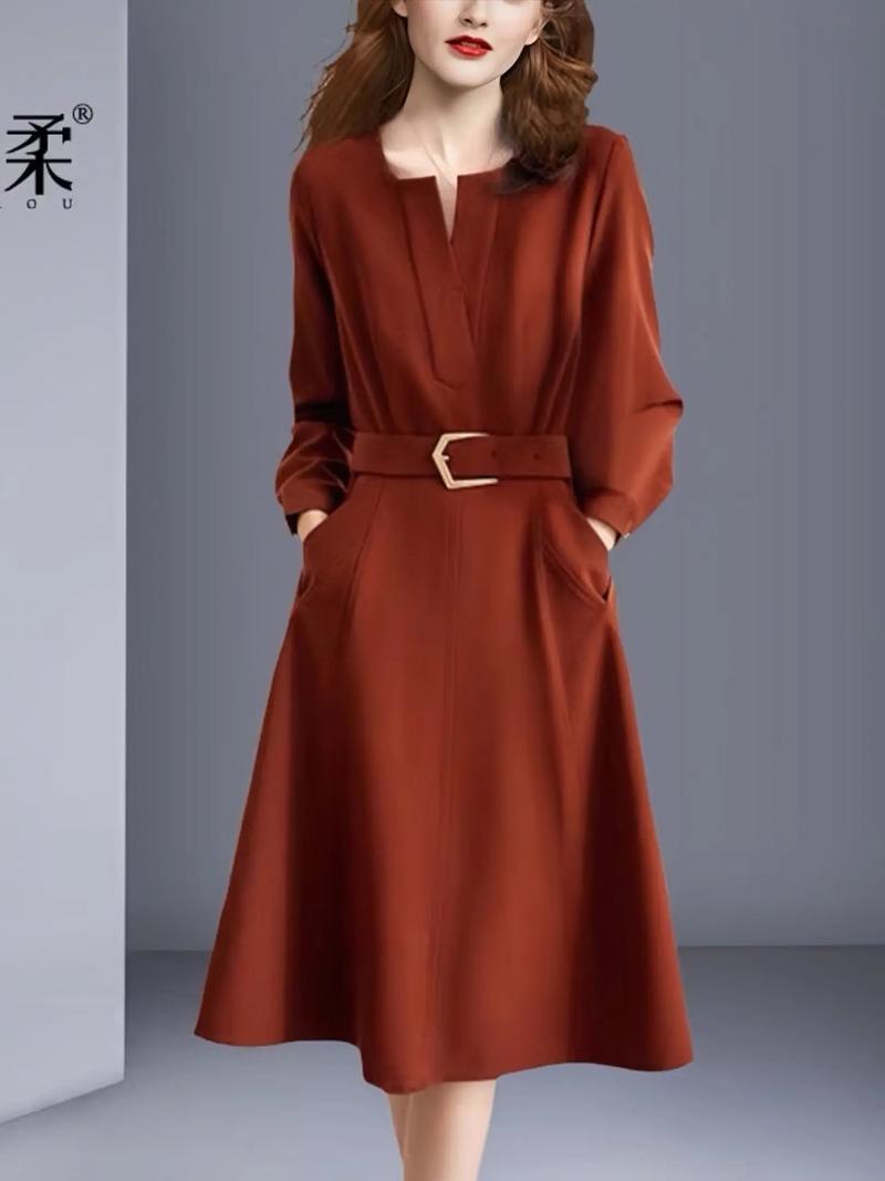 红裙子配腰带图片(冬日红裙穿搭指南材质腰线配饰三步呼应) 红裙子配腰带图片(冬日红裙穿搭指南材质腰线配饰三步呼应)