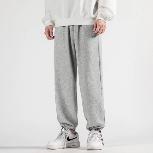 灰色小衫搭配黄色运动裤讲解(灰上衣配黄瑜伽裤日常运动风穿搭舒适又时髦)