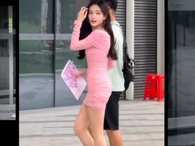 粉色包臀裙搭配白色丝袜（粉色包臀裙配白丝袜，春日甜美自信穿搭指南）