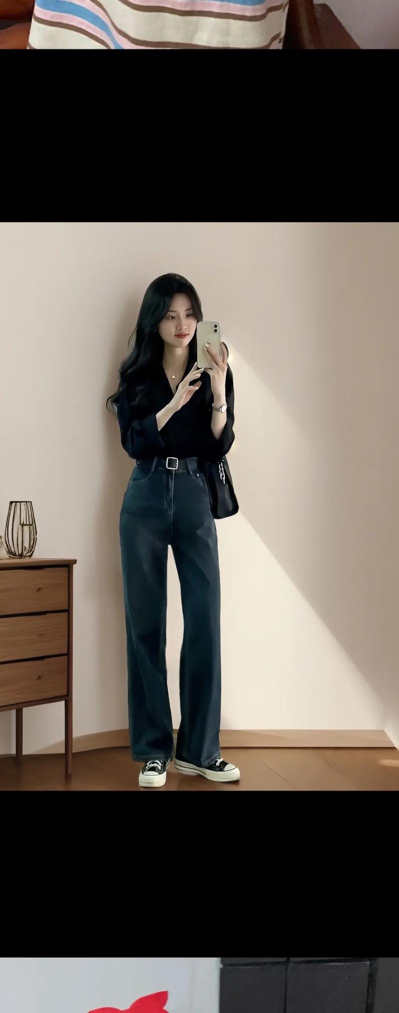 黑色衬衣搭配图片(黑色衬衫穿搭指南材质剪裁决定层次正式休闲皆宜) 黑色衬衣搭配图片(黑色衬衫穿搭指南材质剪裁决定层次正式休闲皆宜)