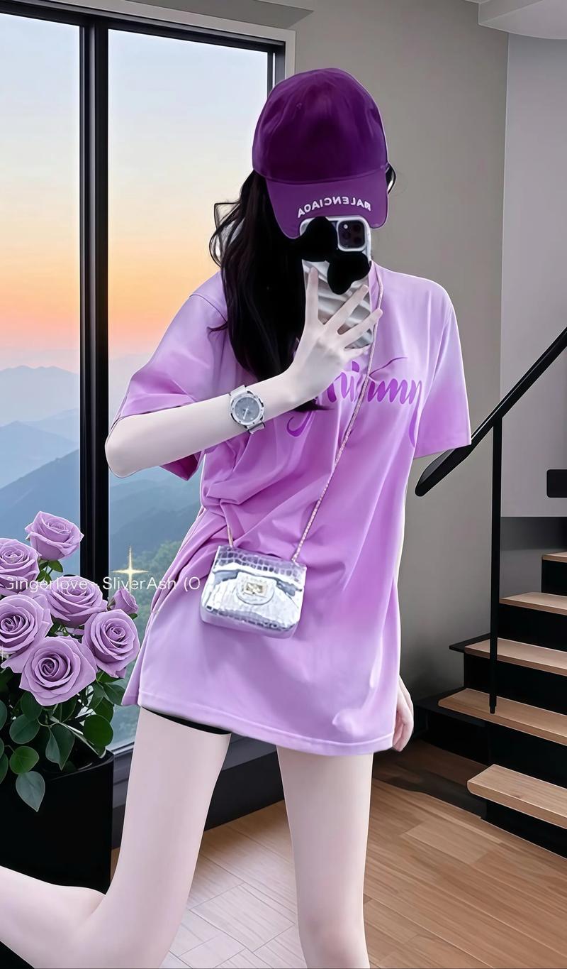 紫色t恤搭配什么裙子（五套风格快速切换与配色材质场景）
