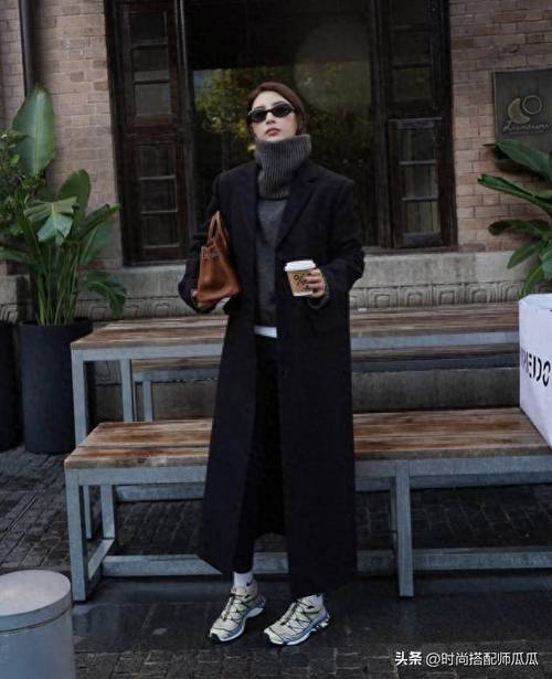 黑色运动鞋衣服搭配图（黑色运动鞋可持续穿搭法则与场景指南）