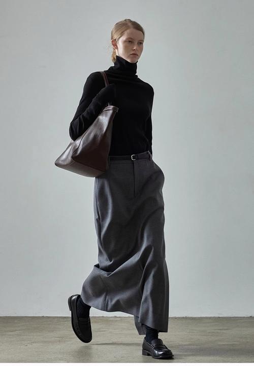 灰色包臀裙怎么搭配（材质与配饰打造百搭风格）