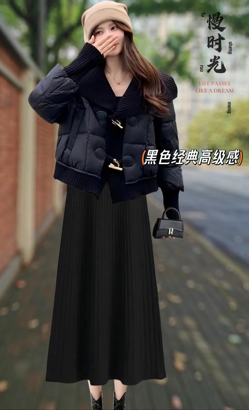 黑色短款棉服搭配图（黑色短款棉服冬季穿搭显瘦腰线与下装搭配）