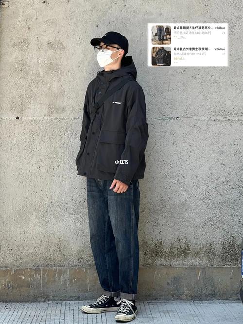 冲锋衣搭配牛仔裤可以吗(冲锋衣牛仔裤穿搭要点与版型护理)