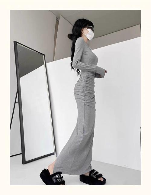 浅灰色包臀裙搭配图片（浅灰色包臀裙显瘦显气场穿搭要点）