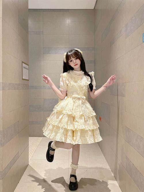 洛丽塔裙子搭配jk制服黄色(JK水手领融入洛丽塔裙摆,校园甜美混搭与预算内搭配) 洛丽塔裙子搭配jk制服黄色(JK水手领融入洛丽塔裙摆,校园甜美混搭与预算内搭配)