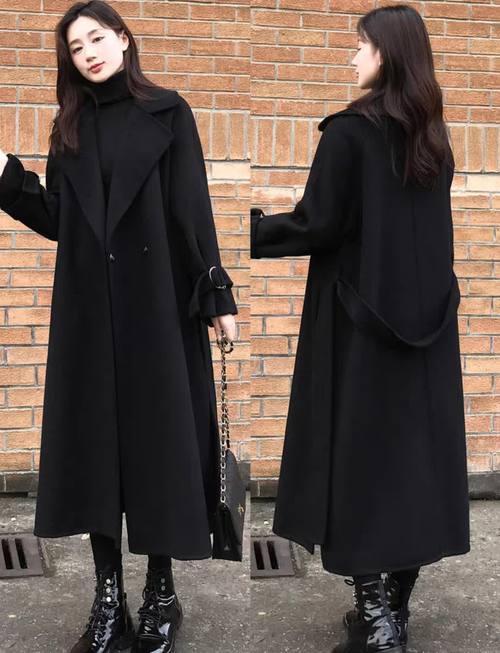 中长款黑色大衣搭配图片女（三层搭配材质与廓形要点）