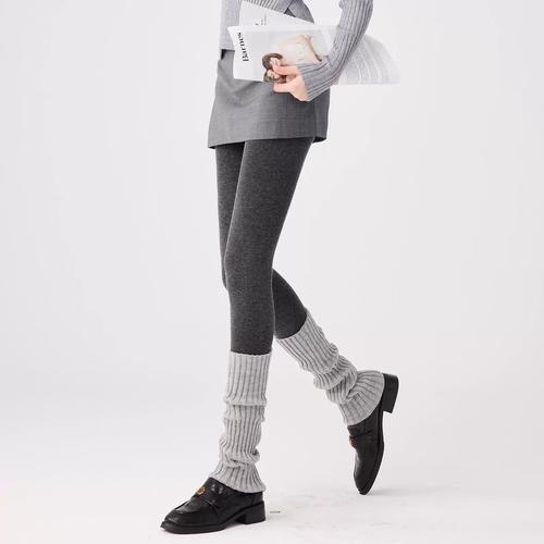 灰色裤子配什么袜子（日常通勤都好看）