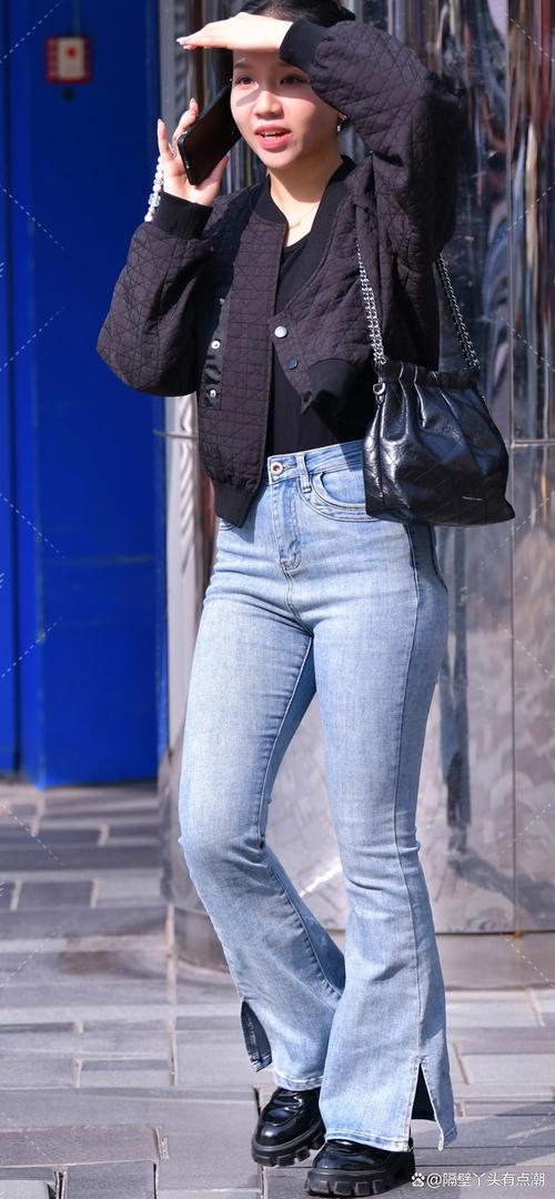 浅蓝色牛仔裤配什么颜色腰带（浅蓝牛仔裤腰带搭配指南颜色材质扣头全解）