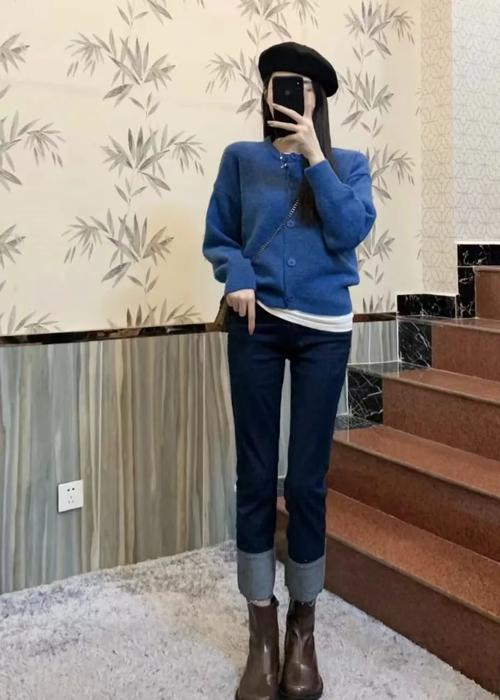 烟管裤搭配细高跟（烟管裤穿搭指南高腰高跟百搭鞋色显瘦提气小个子也显精神）