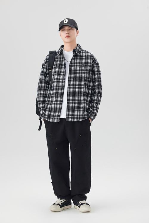 黑白格子衬衫可以配灰色裤子吗（黑白格衬衫配灰裤穿搭全攻略正式休闲都能穿出质感）