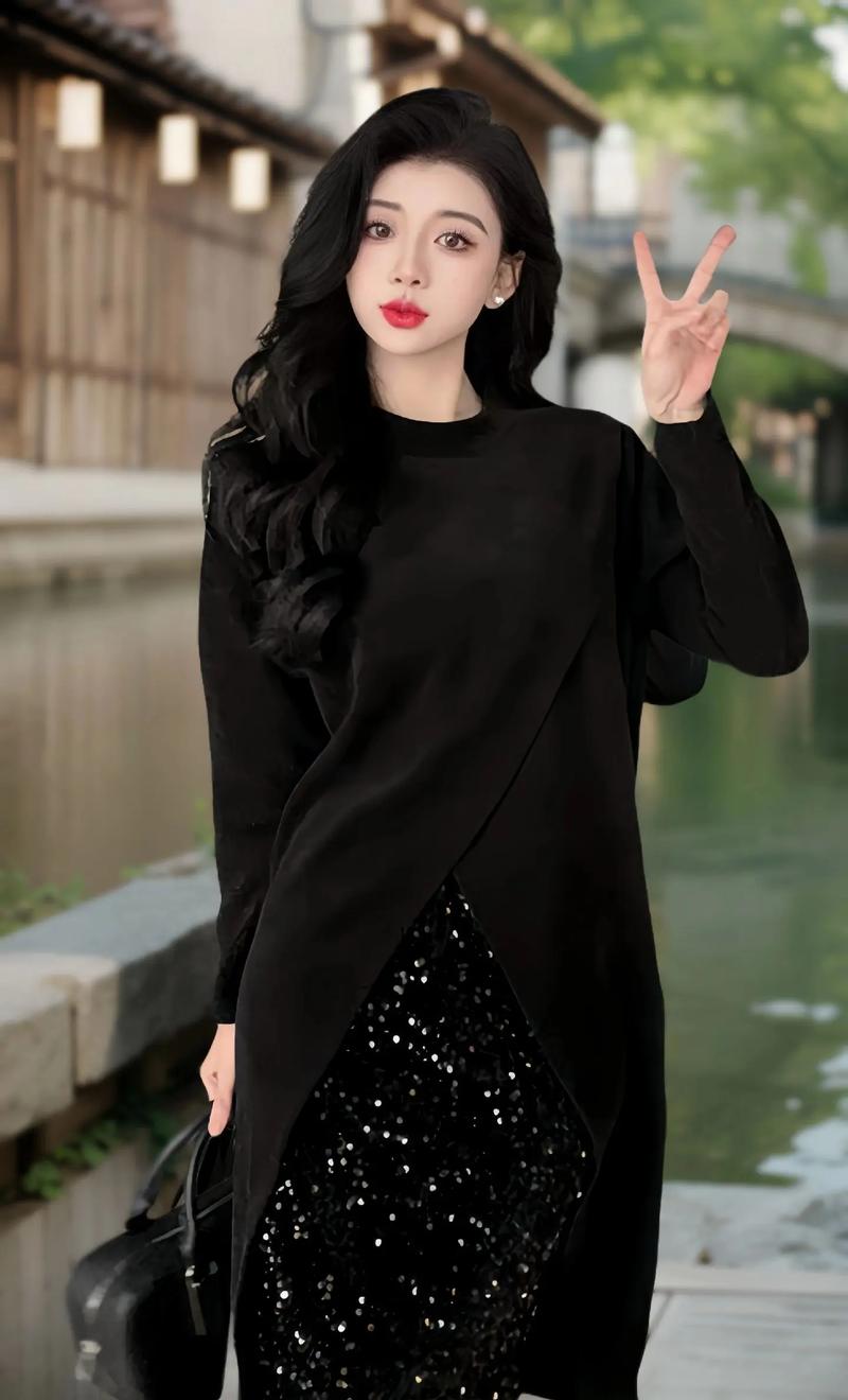 黑色上衣配颜色裙子好看(合身线条与场合穿搭)