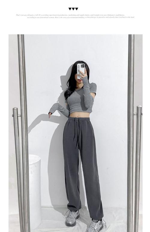 灰色运动裤搭配上衣图(白浅灰显干净黑显轮廓深灰燕麦更质感) 灰色运动裤搭配上衣图(白浅灰显干净黑显轮廓深灰燕麦更质感)