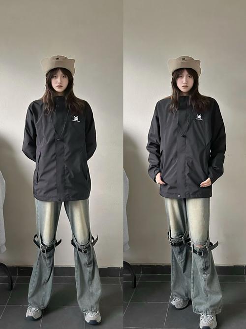 冲锋衣能配牛仔裤吗（冲锋衣防风防水牛仔裤混搭出层次感日常职场皆宜）