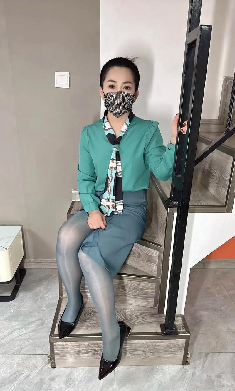 丝袜的正确穿法（细节决定美感，搭配与清洗）